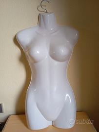busto in plastica