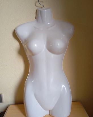 busto in plastica