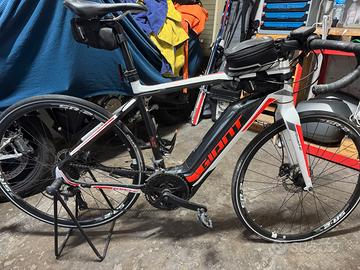 E bike GIANT strada