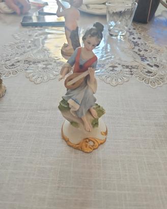 statuetta in porcellana 