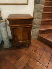 comodino antico 