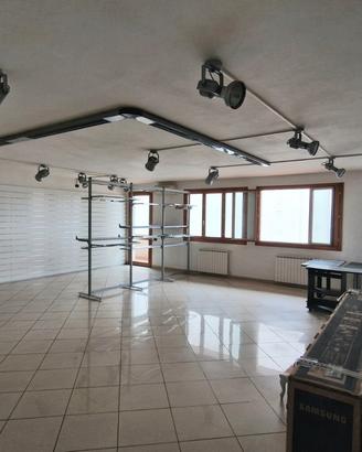 Ufficio di 90,60 mq ad Agliana, Castelletto