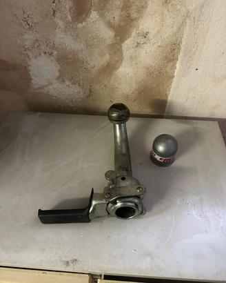Gancio traino estraibile ELLEBI con sfera e leva