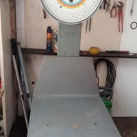 Bilancia a orologio con banco