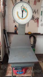 Bilancia a orologio con banco