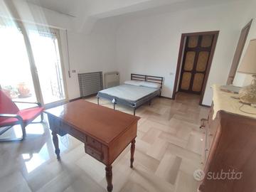 Camere singole in attico arredato Via La Marmora