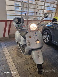 Vespa gts 250