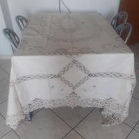 Tovaglia da tavola in lino ricamato