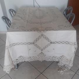 Tovaglia da tavola in lino ricamato