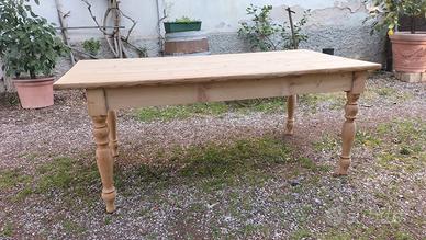 Grande tavolo in abete 