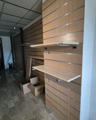 scaffali per negozio 