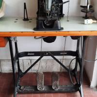 Macchina per asole Singer mod. 71-141