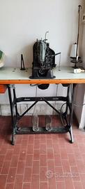 Macchina per asole Singer mod. 71-141