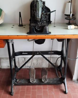 Macchina per asole Singer mod. 71-141