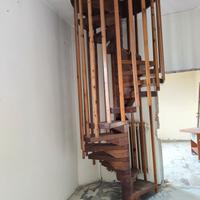 Scala a chiocciola legno