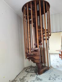 Scala a chiocciola legno