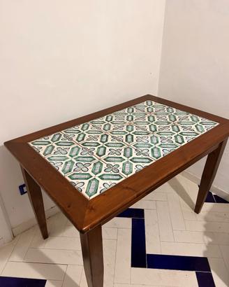 Tavolo con piano in piastrelle decorate 80x140