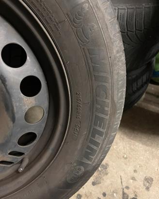Gomme Michelin 215/60R16 estive + cerchi in ferro