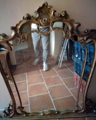 Specchio con cornice in legno-gesso dorata