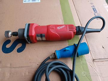 Smerigliatrice dritta Milwaukee DG 30 E