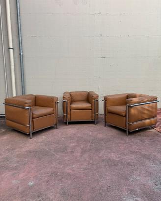 3 POLTRONE LC2 LE CORBUSIER – MEDIASET