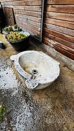 Antica fontanella in pietra