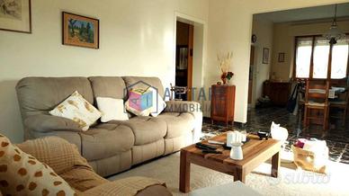 Appartamento di 181 m² con più di 5 locali e box a