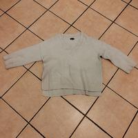 Maglione beige lavorato a maglia