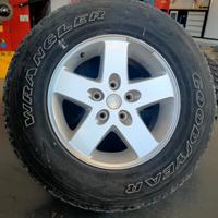 n.4 Pneumatici per Jeep Wrangler