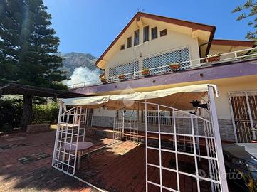 VILLA SINGOLA A PALERMO