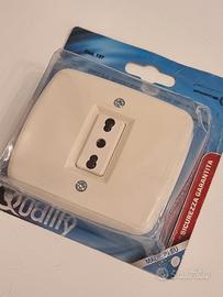 Presa elettrica bivalente Polypool 16A 2P+T 250V