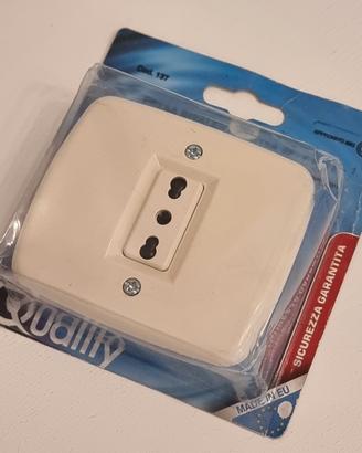 Presa elettrica bivalente Polypool 16A 2P+T 250V