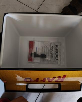 Frigo portatile con casse bluetooth mai usato
