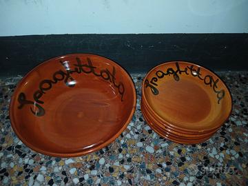 Set di piatti nuovi 