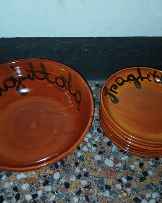 Set di piatti nuovi 