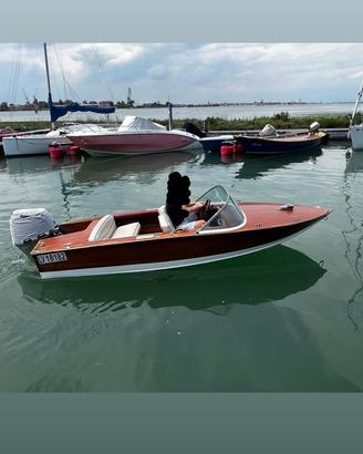 Motoscafo in legno