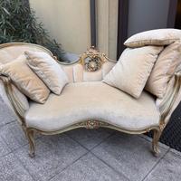 Divano barocco moderno con cuscini