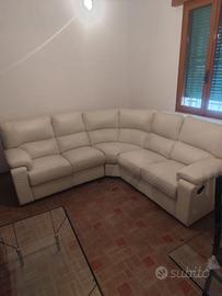 Divano angolare in pelle bianca