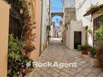 EDIFICIO IN CENTRO STORICO DA RISTRUTTURARE