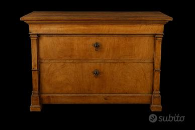 Comò antico a due cassetti con piano sagomato