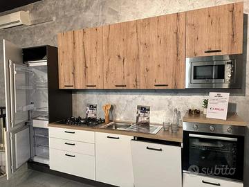 Cucina lineare 3.30 x 2.40 metri