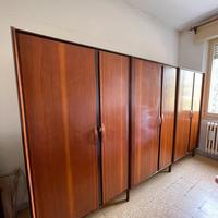 Grande armadio in legno