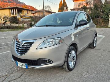 Lancia Ypsilon 0.9 metano neopatentati 