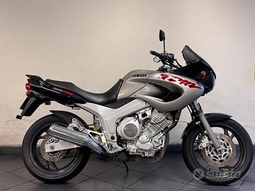 Yamaha TDM850 da vetrina