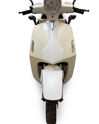 Scooter/ triciclo elettrico Z-Tech