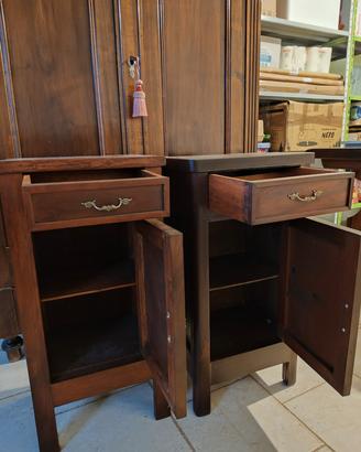 Comodini vintage in legno massello