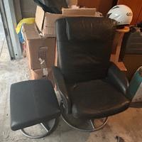 Poltrona pelle e poggiapiedi