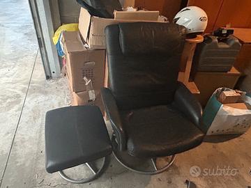 Poltrona pelle e poggiapiedi