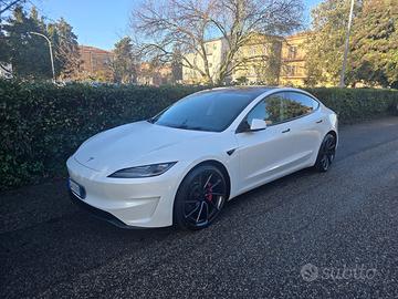 Testa model 3 performance full 2024
