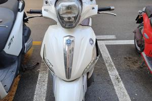 Beverly 300 2010 bianco